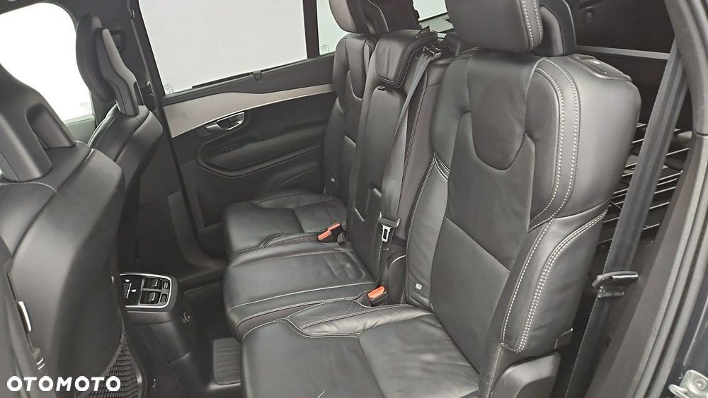 Volvo XC 90 T8 AWD Plug-In Hybrid R-Design 7os - 23