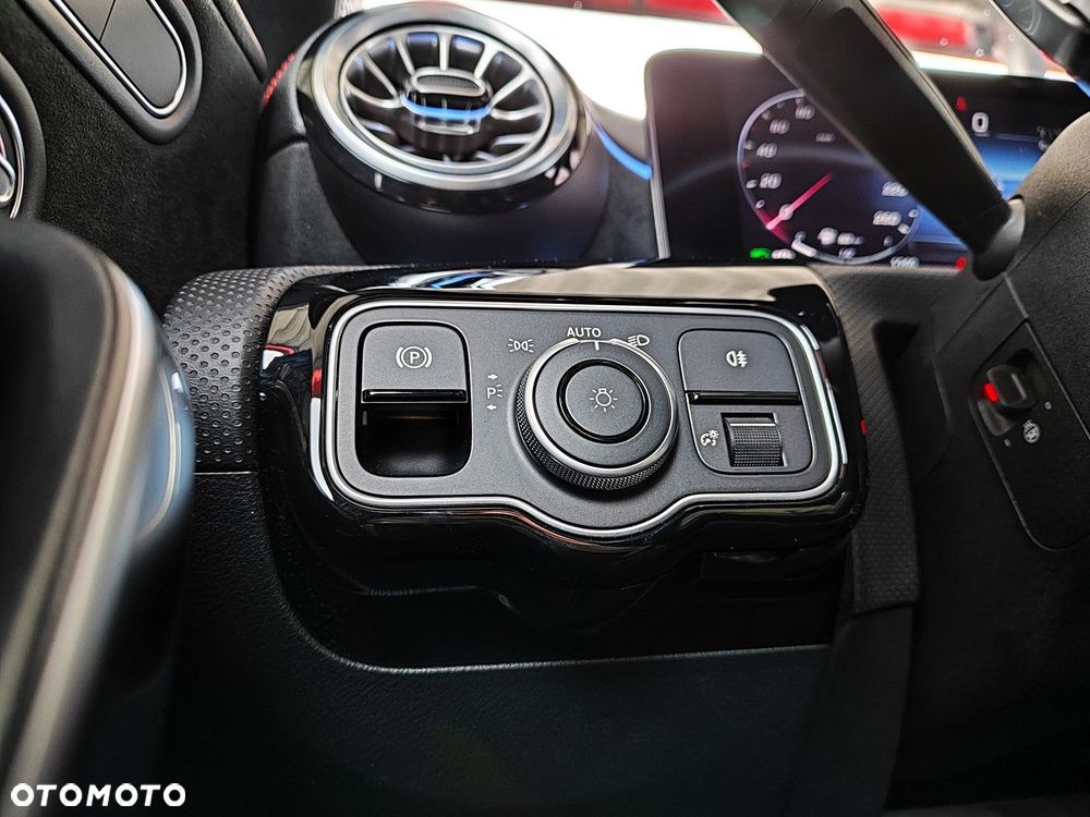 Mercedes-Benz CLA 200 AMG Line 7G-DCT - 25