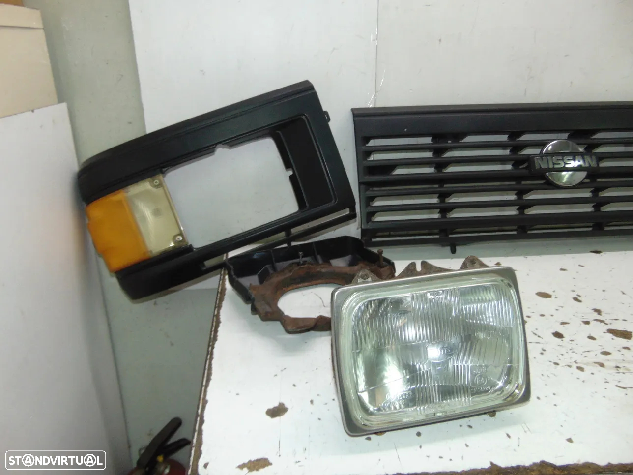 Nissan Urvan grelha frontal - 2