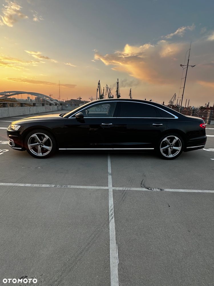Audi A8 - 4