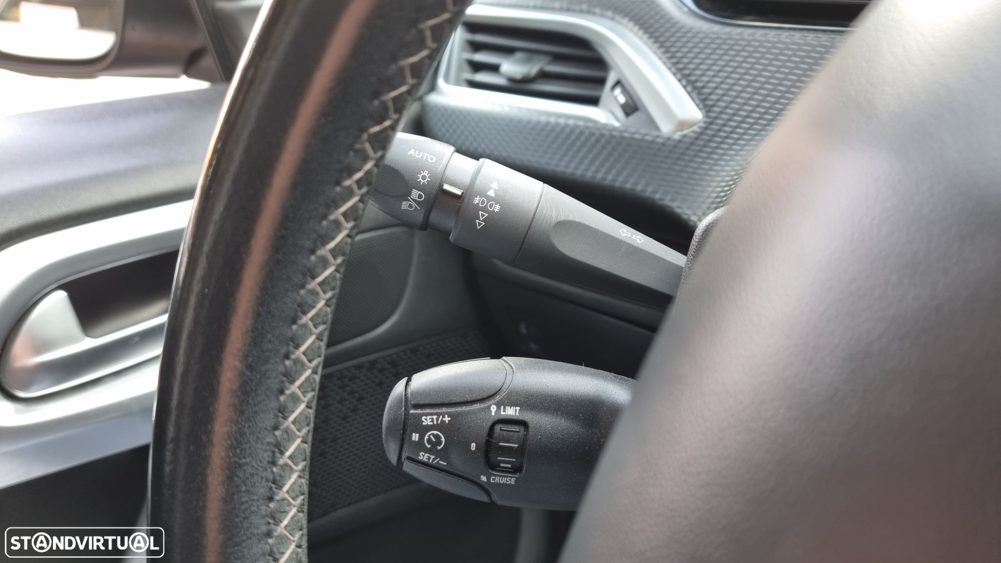Peugeot 208 1.2 PureTech GT Line - 17