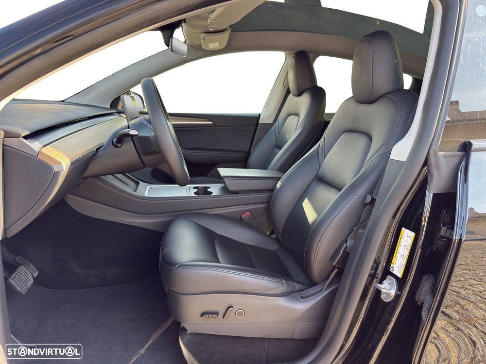 Tesla Model Y Standard RWD - 11