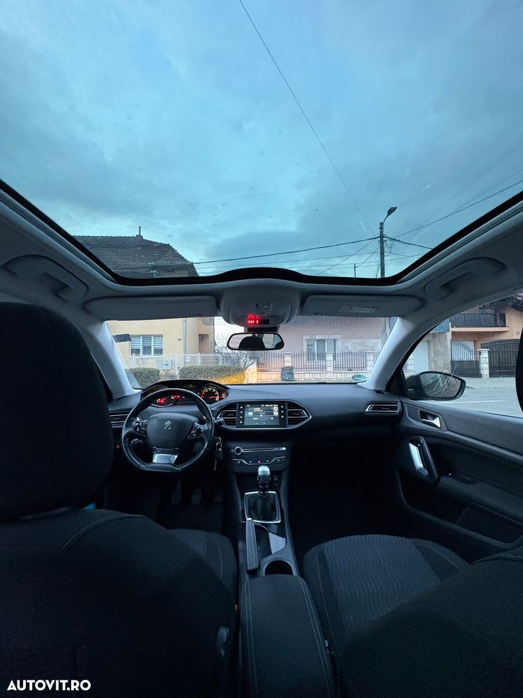 Peugeot 308 1.2 L PureTech Turbo Allure - 17