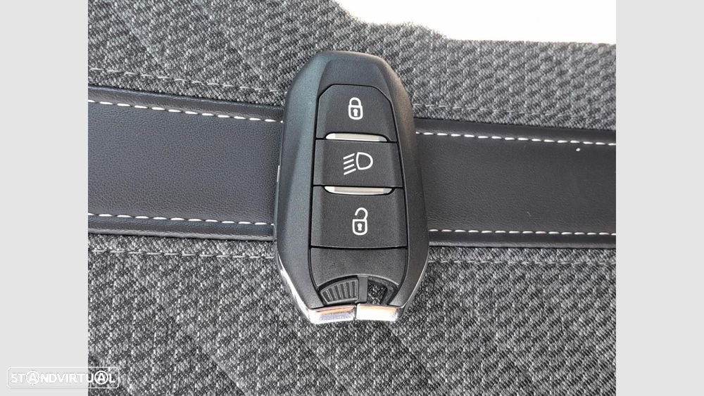 Peugeot 208 1.2 Hybrid Allure e-DCS6 - 18