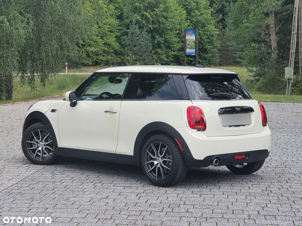 MINI Cooper Essential Trim - 2