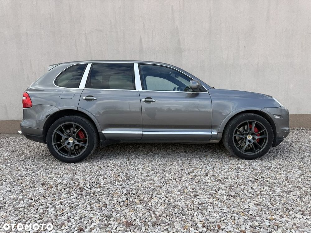 Porsche Cayenne - 1