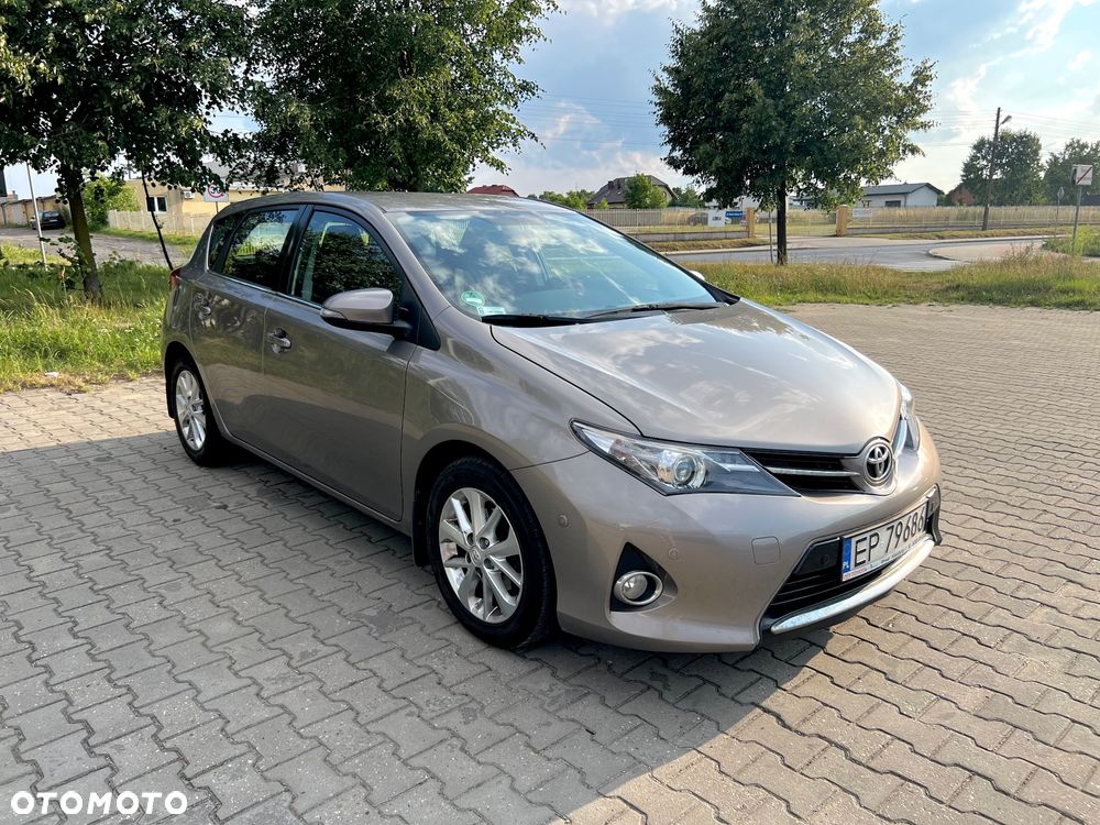 Toyota Auris 1.6 Premium Comfort - 1