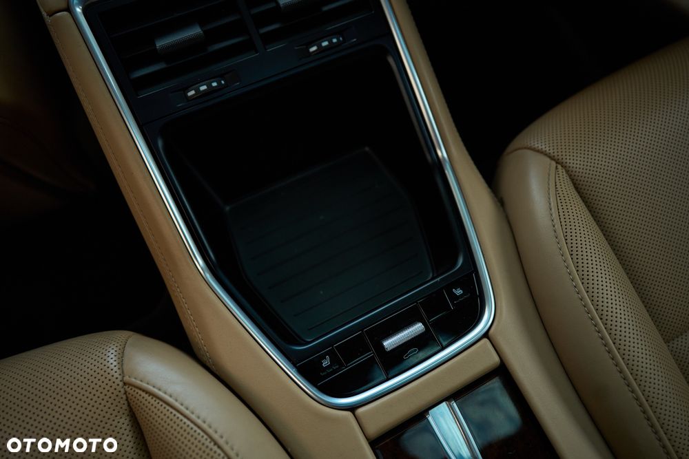 Porsche Panamera 4S - 29
