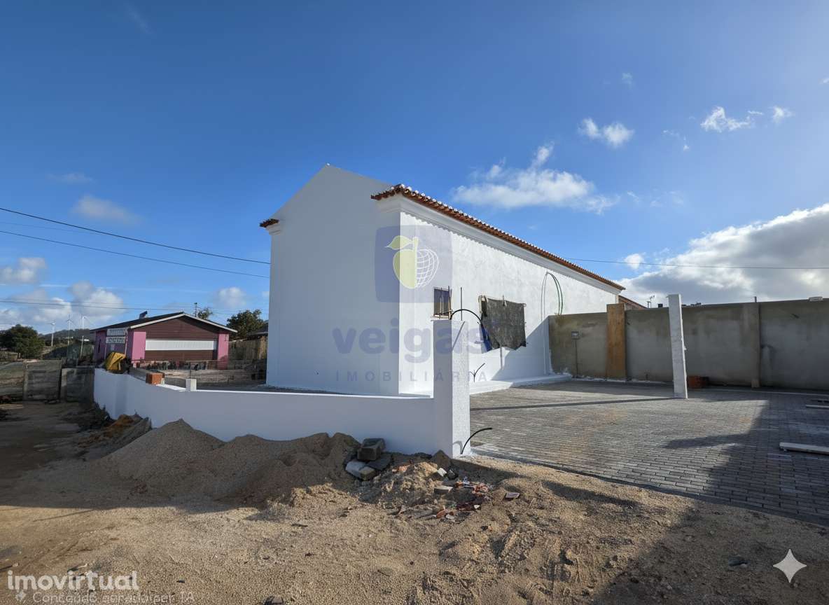 Moradia em Construção com Piscina e Espaço Exterior - Grande imagem: 3/22