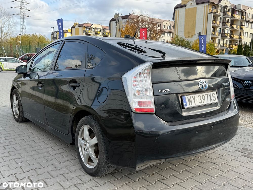 Toyota Prius (Hybrid) Executive - 3