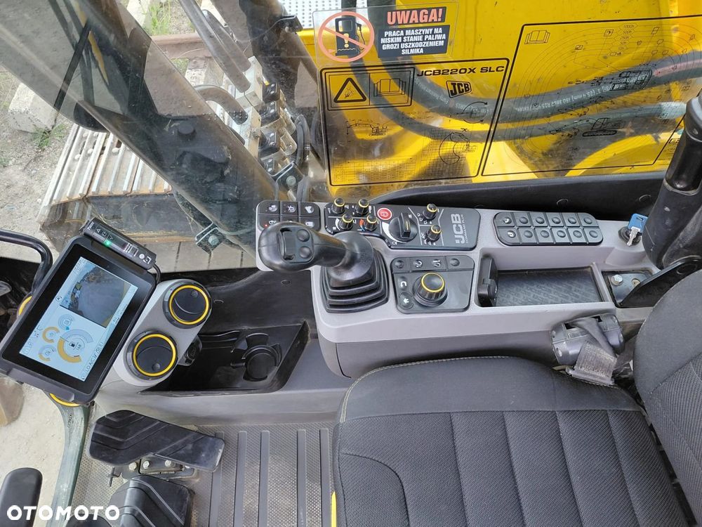 JCB 220X - 13