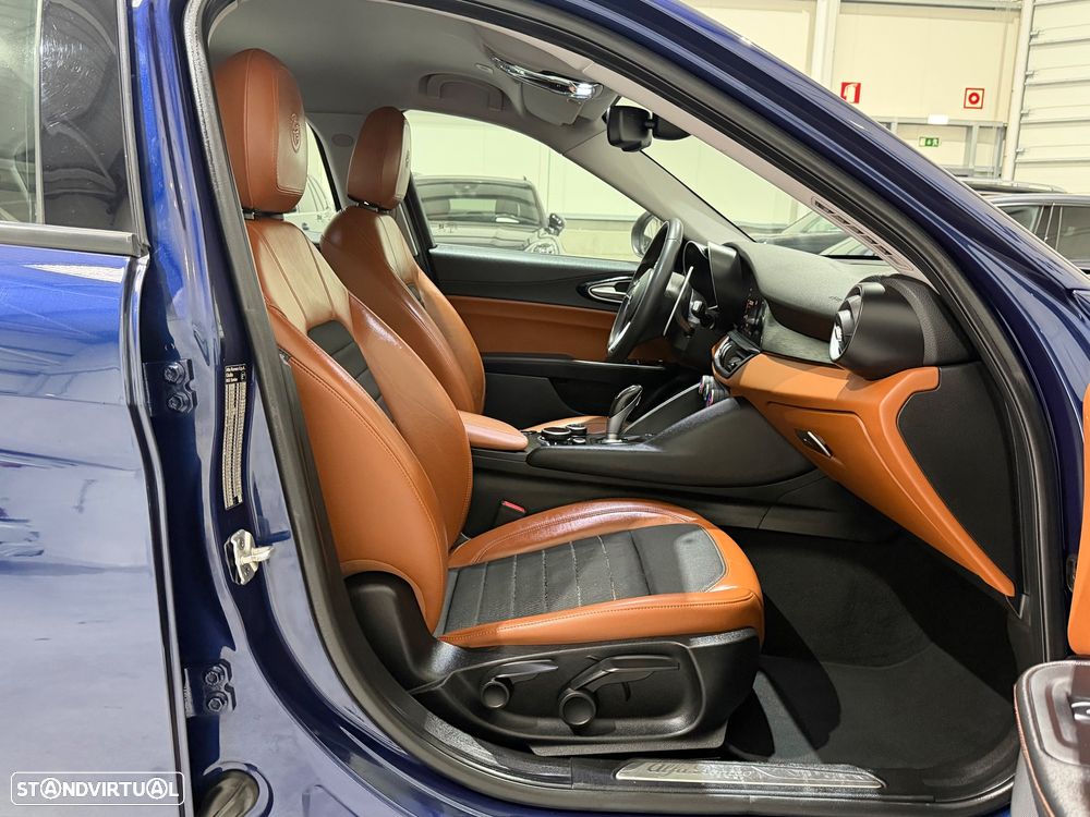 Alfa Romeo Giulia 2.2 D AT8 - 25