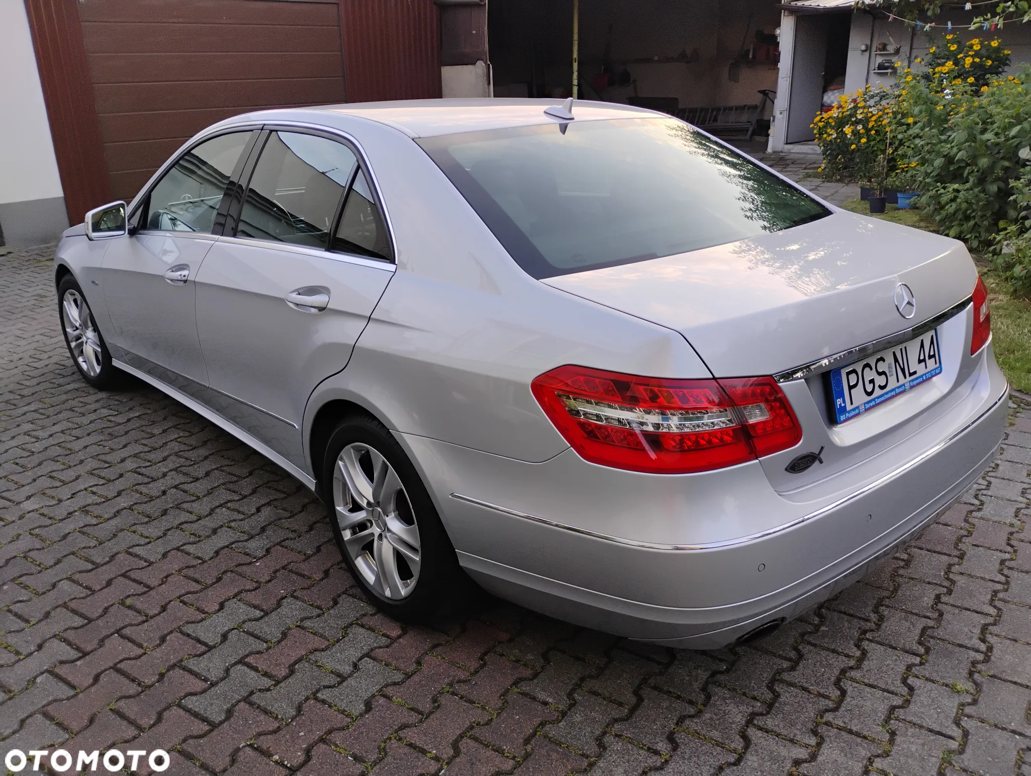 Mercedes-Benz Klasa E 200 CGI BlueEFFICIENCY Automatik Avantgarde - 4