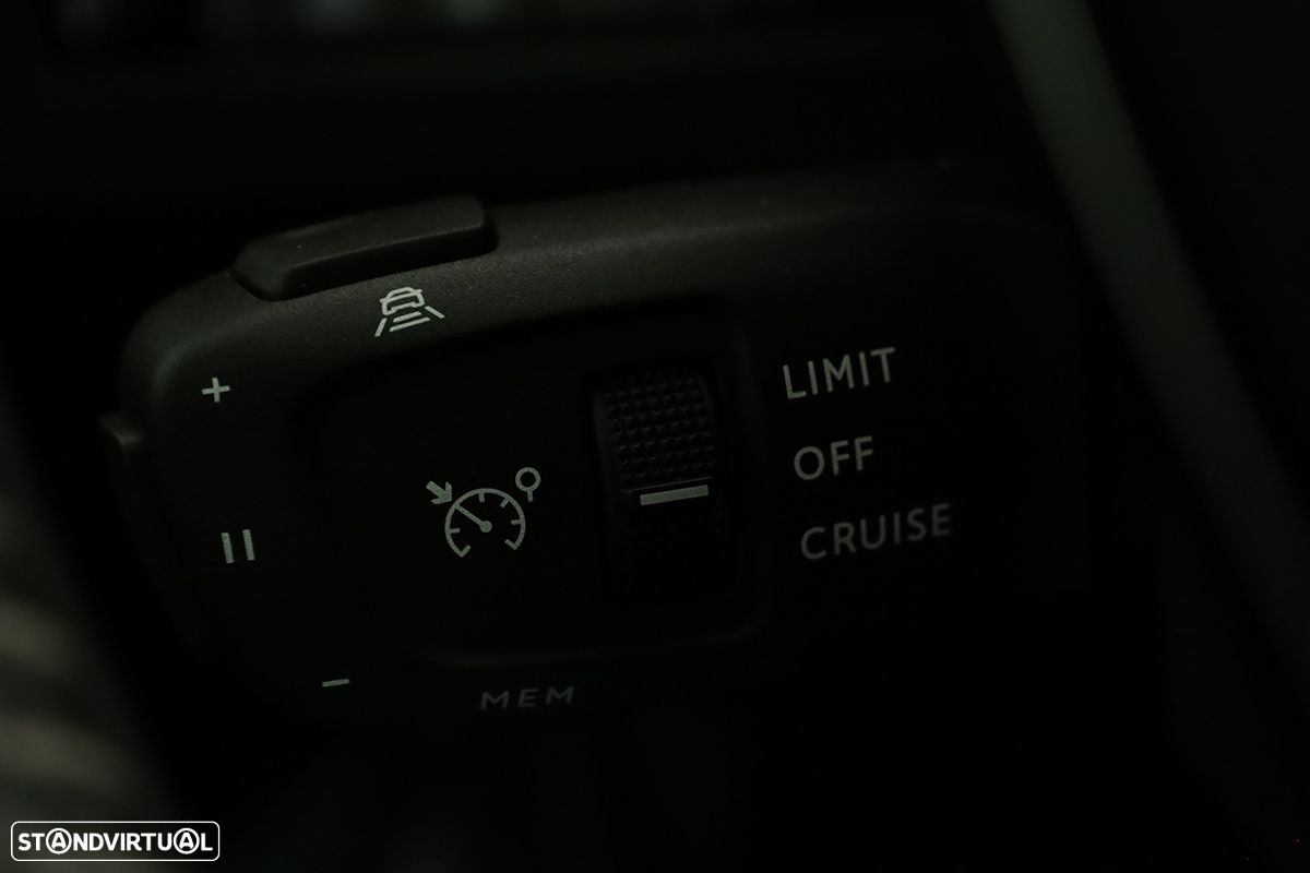 Peugeot 5008 1.2 PureTech Allure Pack EAT8 - 18