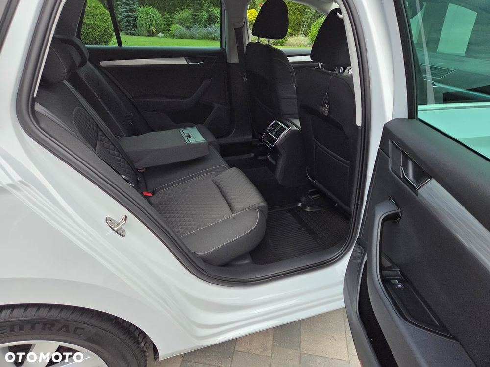 Skoda Superb 2.0 TDI SCR Ambition DSG - 14