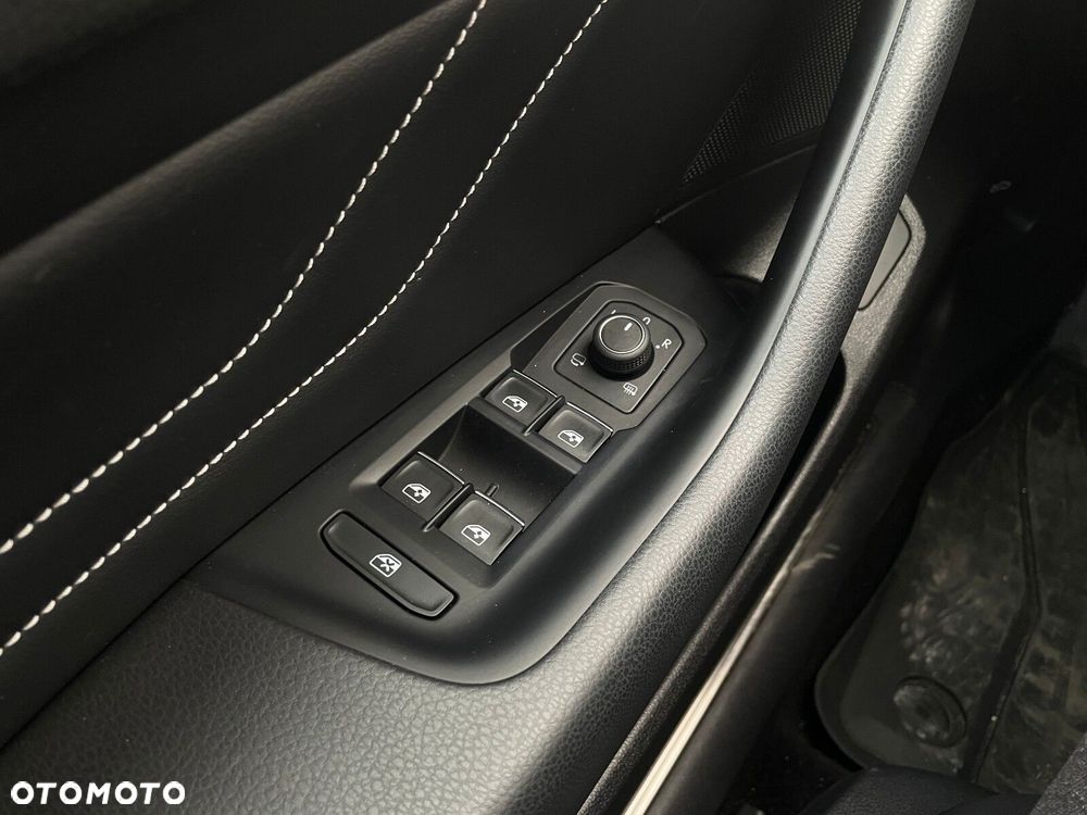 Volkswagen Passat Variant 2.0 TDI EVO Elegance DSG - 35