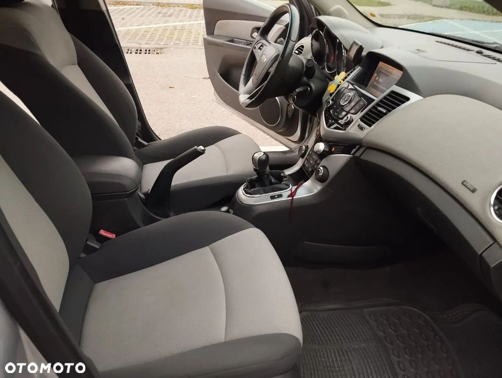 Chevrolet Cruze 1.6 LT+ - 9