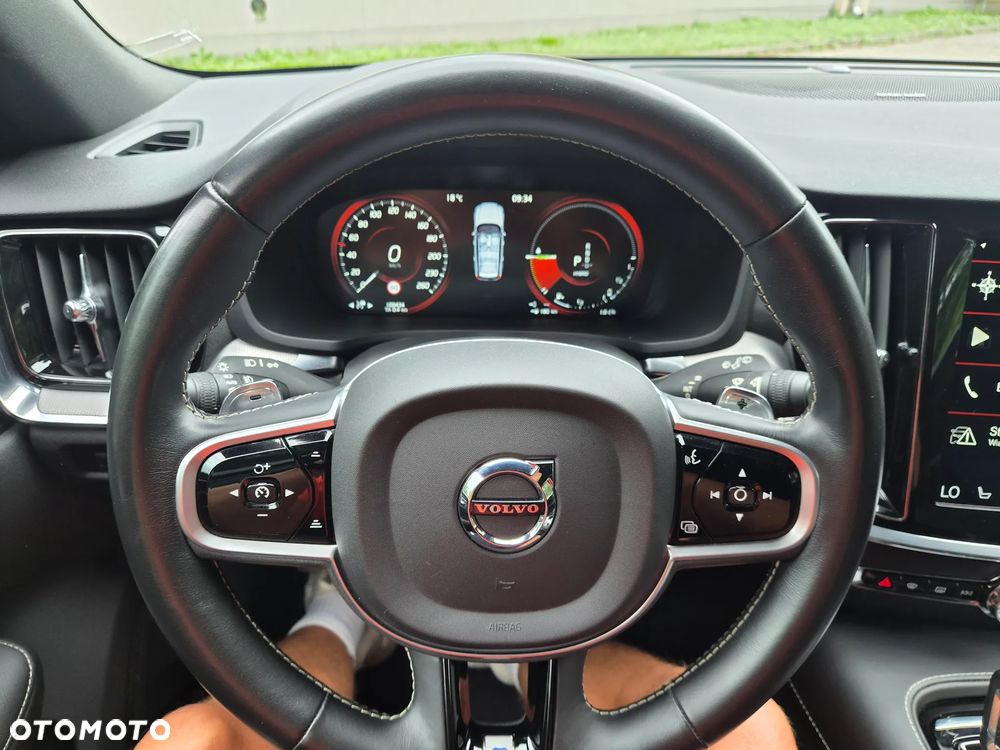 Volvo V60 T8 AWD Plug-In Hybrid R-Design - 25