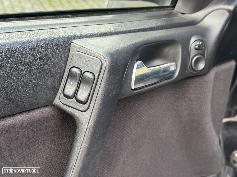 Opel Astra 1.2 Club - 25