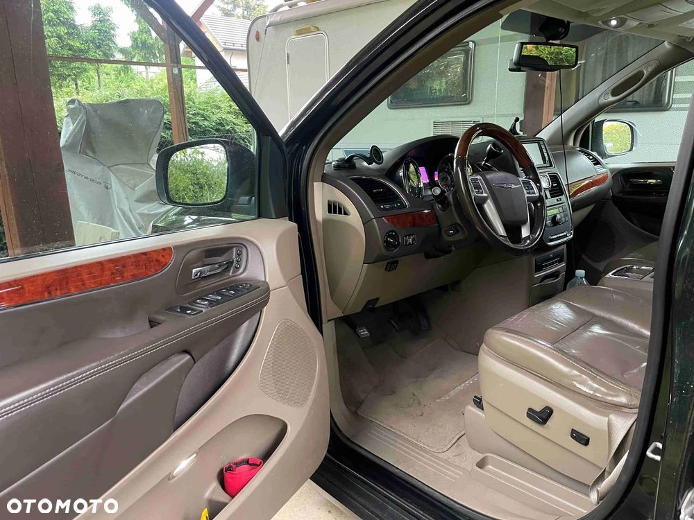Chrysler Town & Country 3.6 Limited - 6