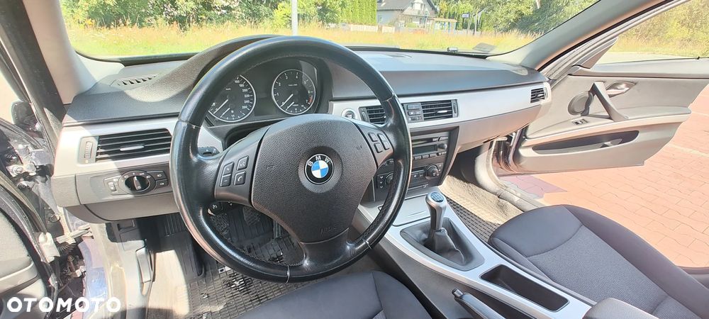 BMW Seria 3 318i - 8