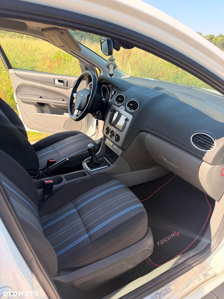 Ford Focus 1.6 Ambiente - 11