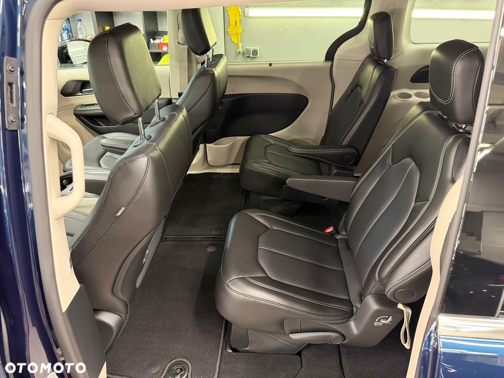 Chrysler Pacifica - 11