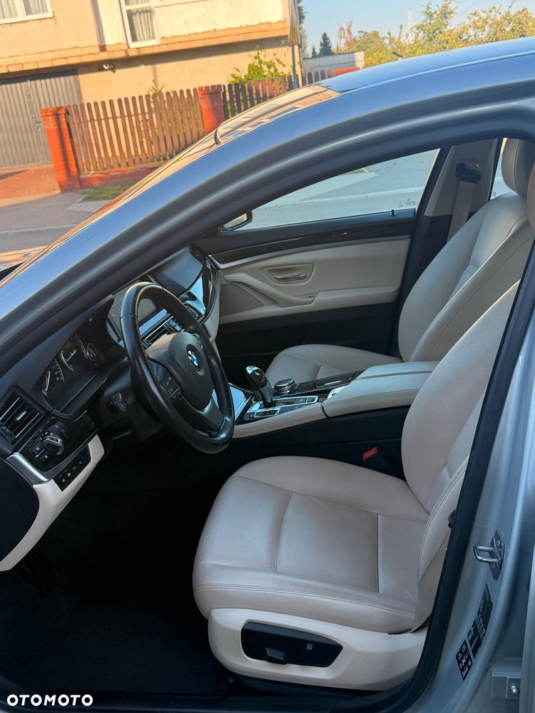 BMW Seria 5 528i xDrive Sport-Aut Luxury Line - 21