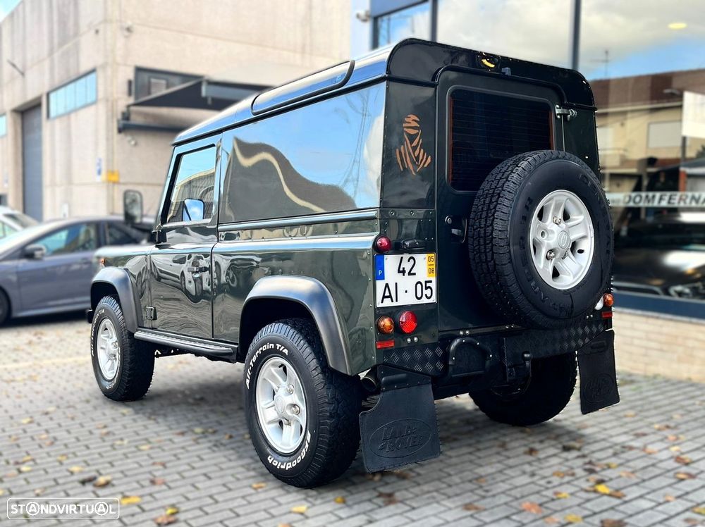 Land Rover Defender - 51