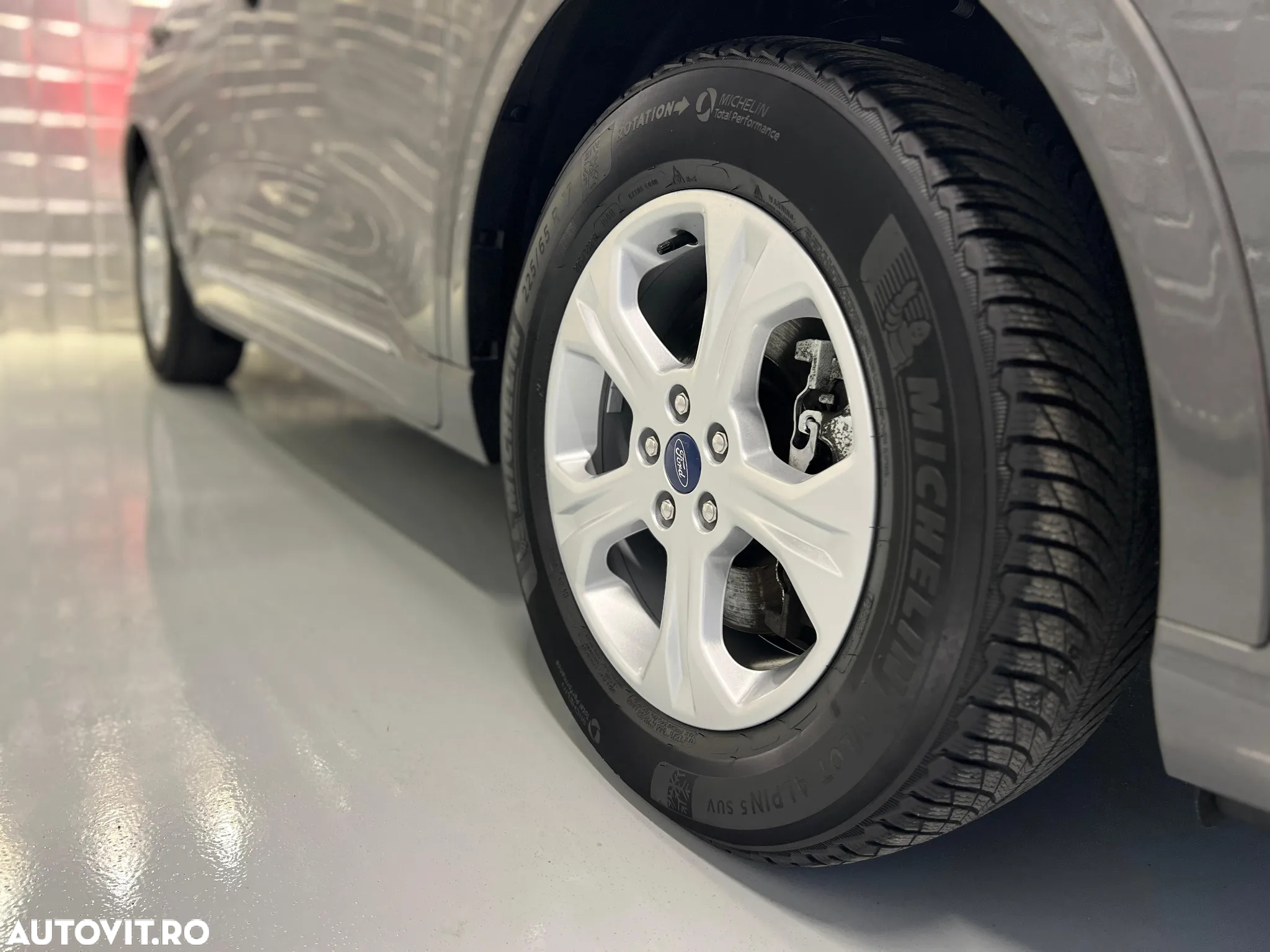 Ford Kuga - 8