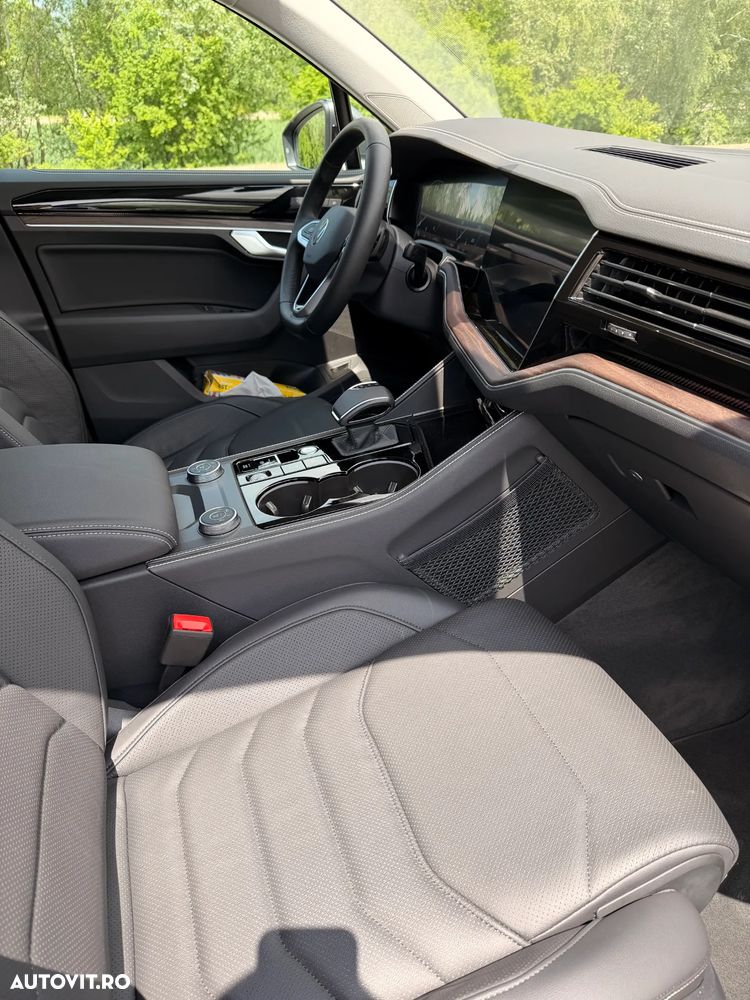 Volkswagen Touareg V6 TDI 4MOTION Elegance - 23