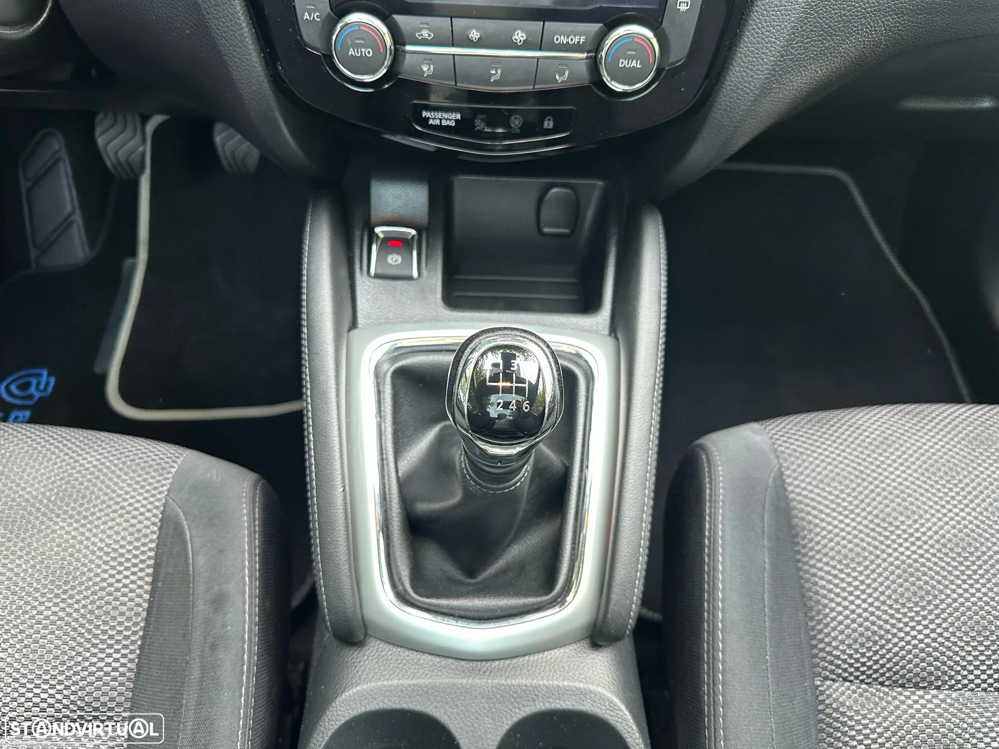 Nissan Qashqai 1.5 dCi N-Connecta 18 - 27