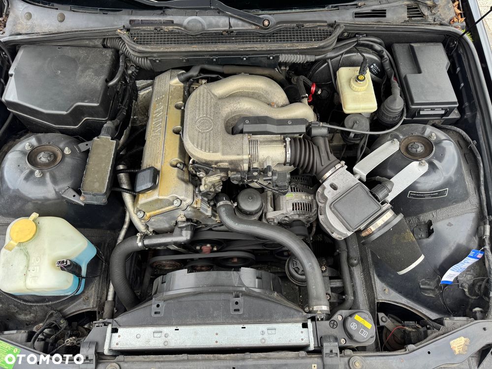 BMW Seria 3 318i - 23