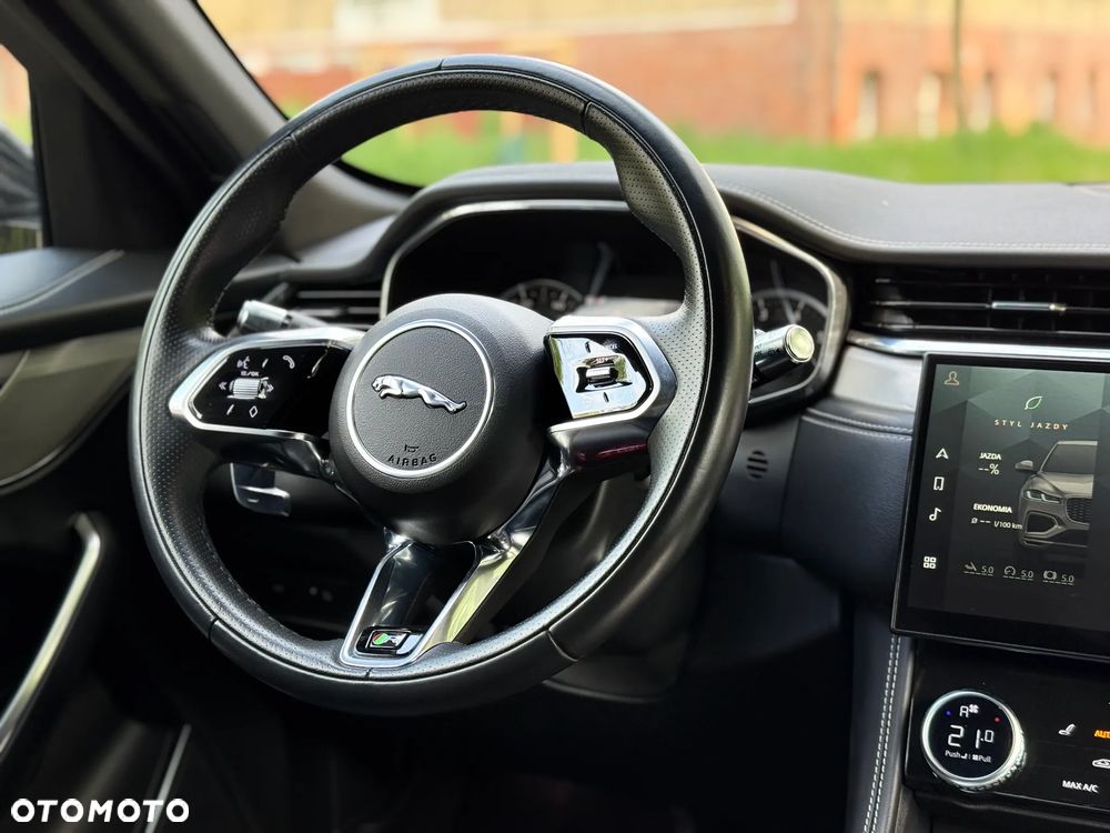 Jaguar F-Pace 2.0 P250 mHEV AWD R-Dynamic S - 16