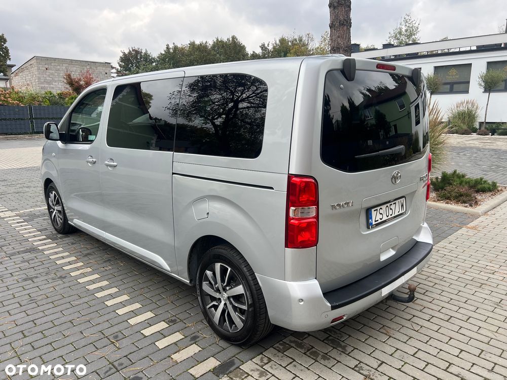 Toyota ProAce Kombi 2.0 D-4D Medium 2,8t - 7