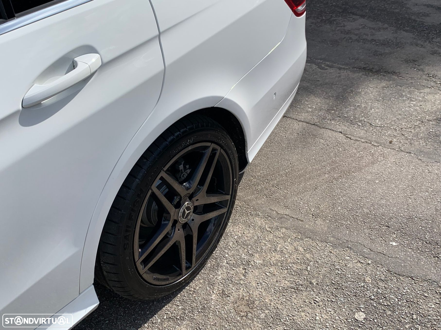 Mercedes-Benz E 220 BlueTEC Avantgarde Auto. - 49