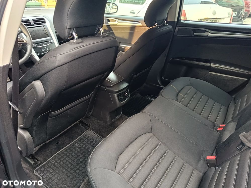 Ford Fusion - 9