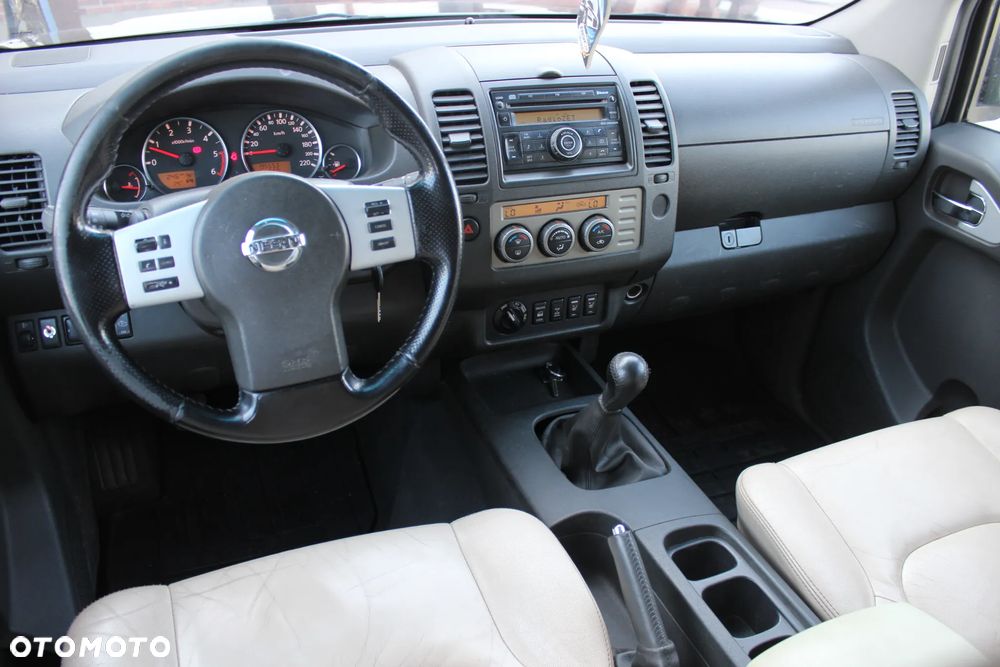 Nissan Navara 2.5 D Platinum - 8