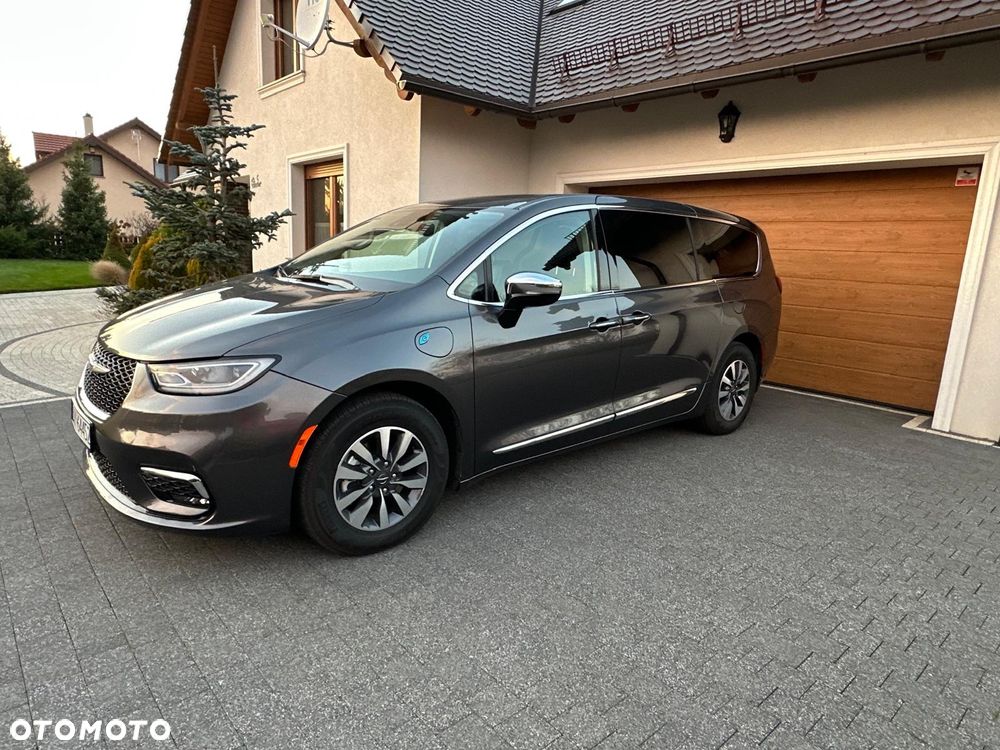 Chrysler Pacifica - 1