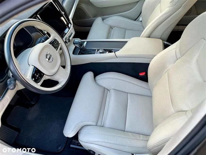 Volvo V90 Cross Country - 23