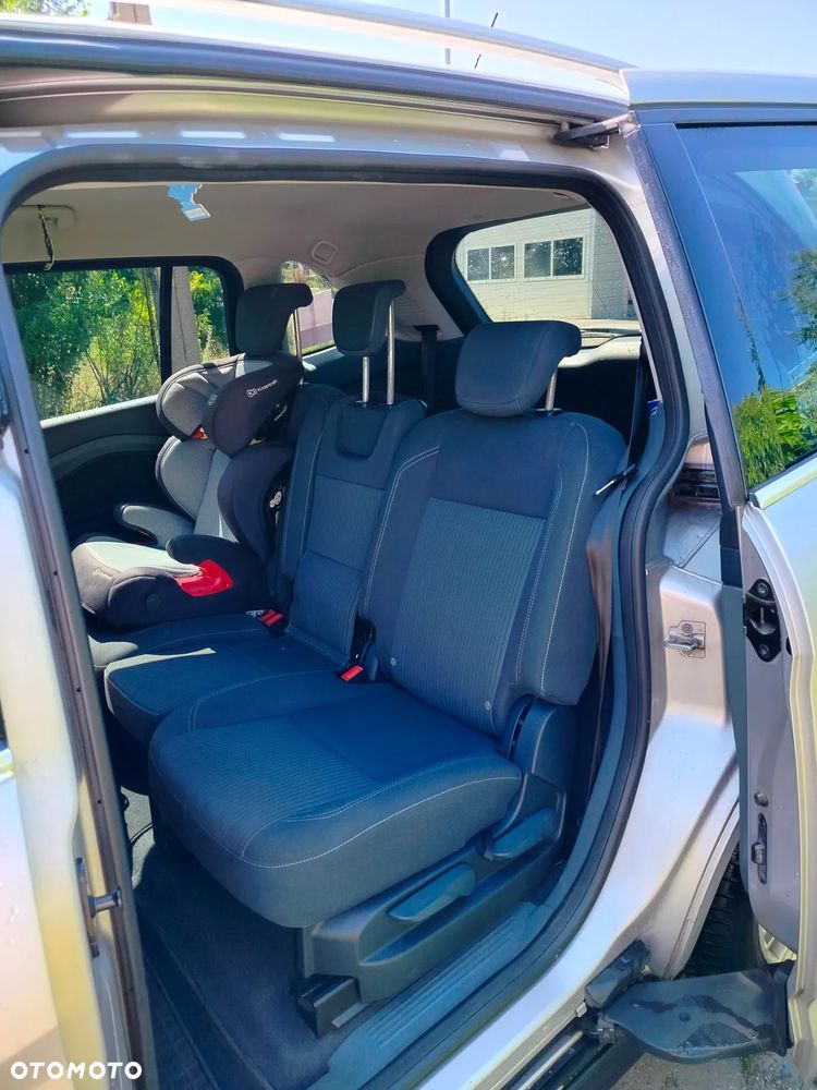 Ford Grand C-MAX - 10