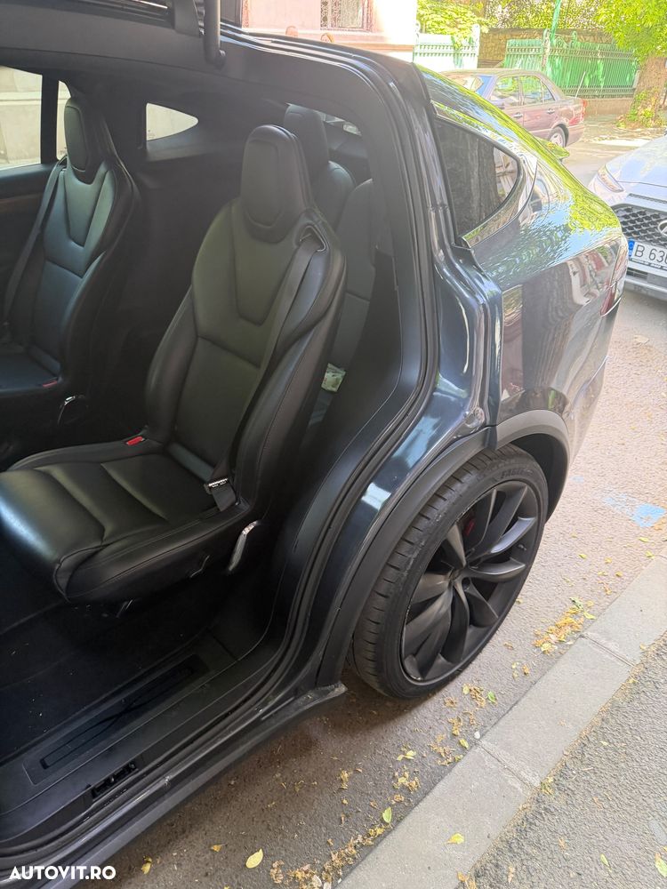 Tesla Model X - 4