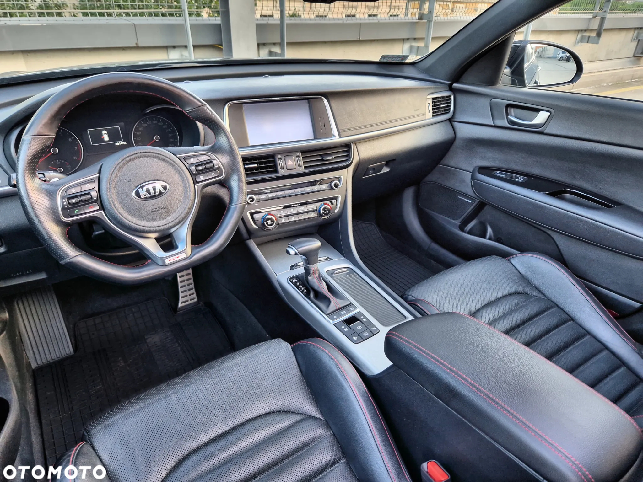 Kia Optima 2.0 T-GDI GT - 28