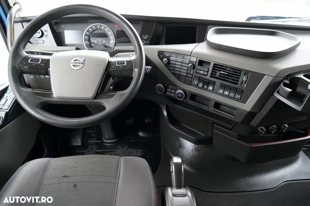 Volvo FH 460 / CORTINA - 7,3 M / SOLO / CLIMATIZARE DE STAȚIONARE / I-SHIFT / PODEA REZISTENTĂ (HEAVY-DUTY) / - 29