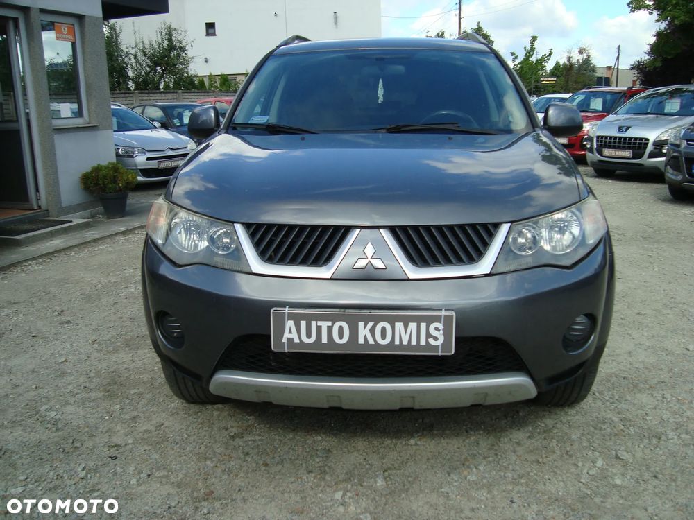 Mitsubishi Outlander - 2