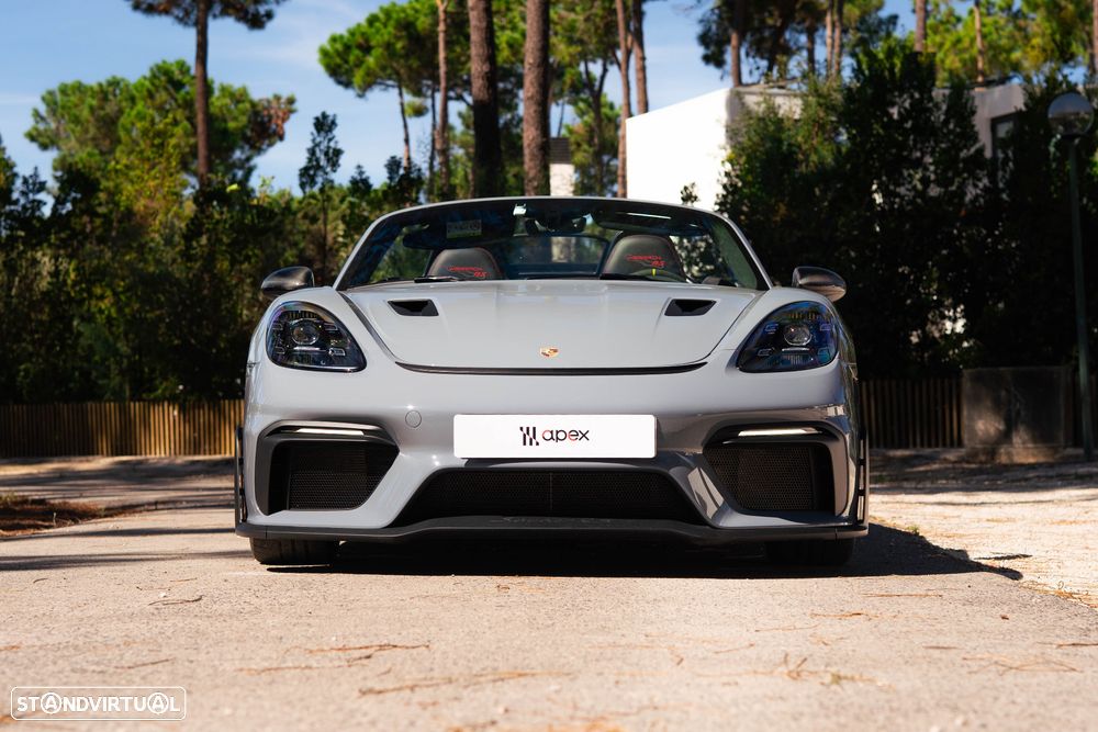 Porsche 718 Spyder RS - 17