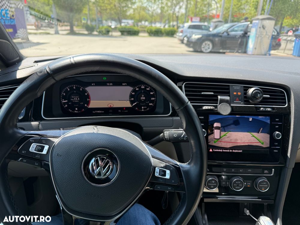 Volkswagen Golf - 11
