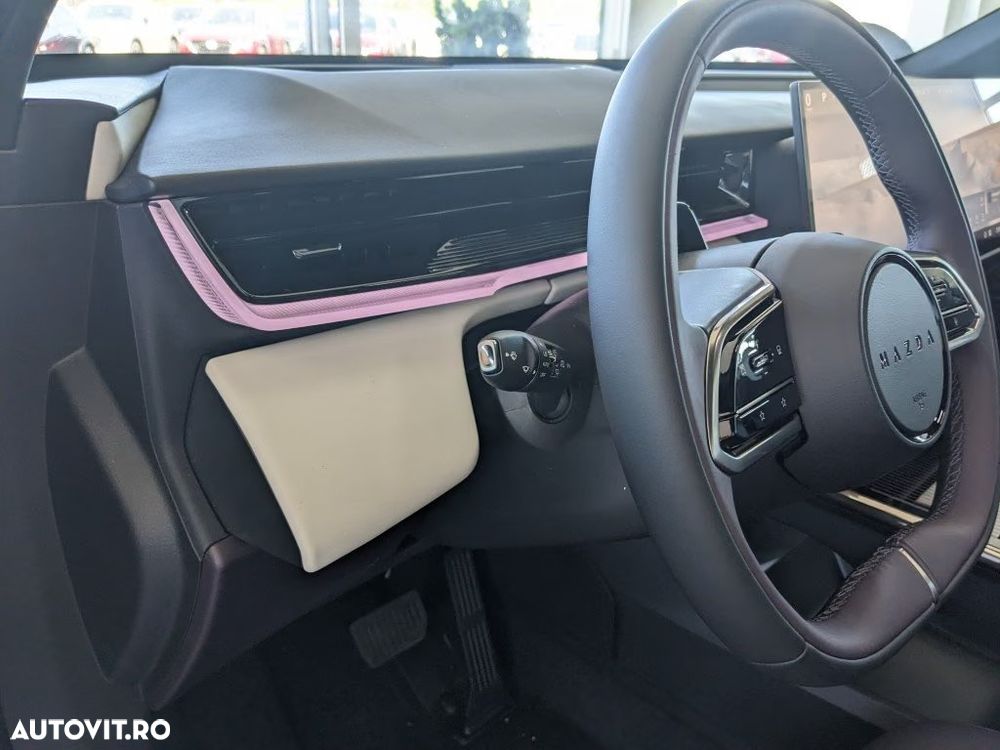 Mazda CX-6e - 12
