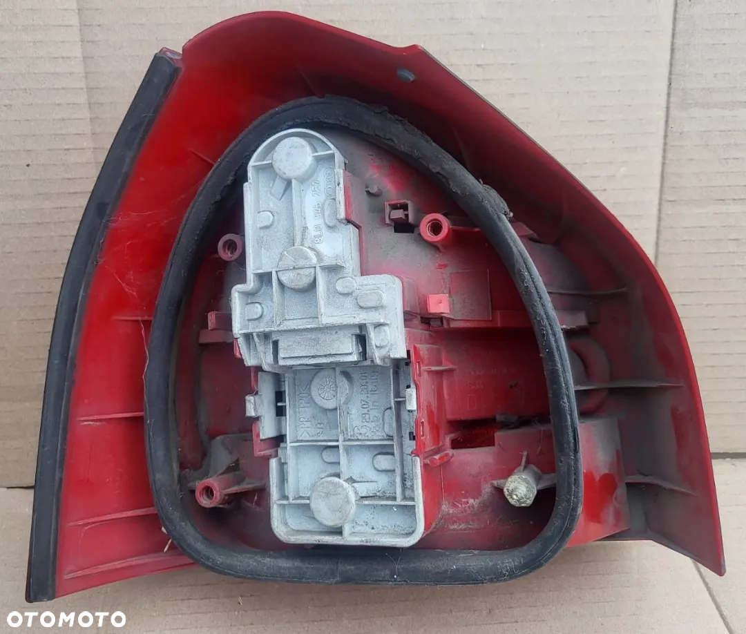 Audi A3 8L 8L0 lampa tył tylna prawa 8L0945096 - 3