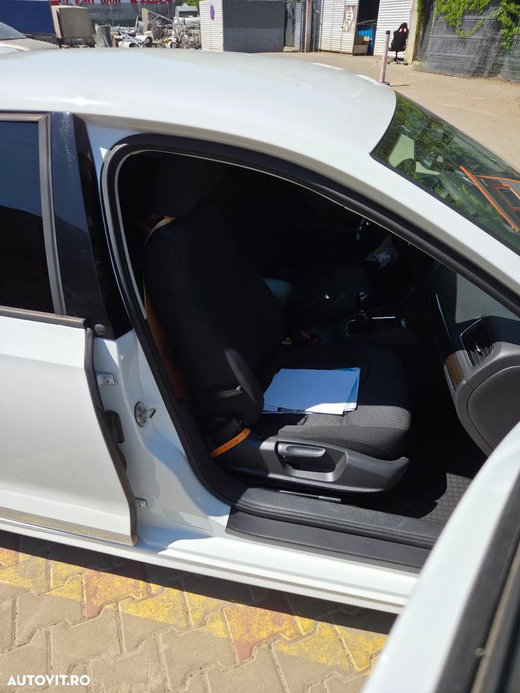 Volkswagen Jetta 2.0 TDI Comfortline - 9